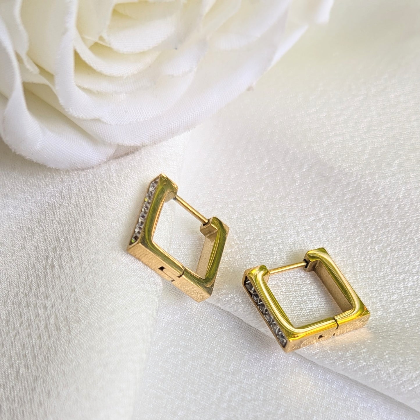 Elegant square earings